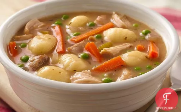 Sopa de frango e nhoque com fogão lento