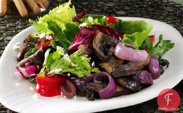 Portabellas assadas com Salada mediterrânea