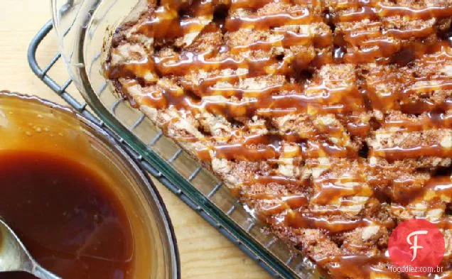 Toffee Blondies com molho de uísque e caramelo