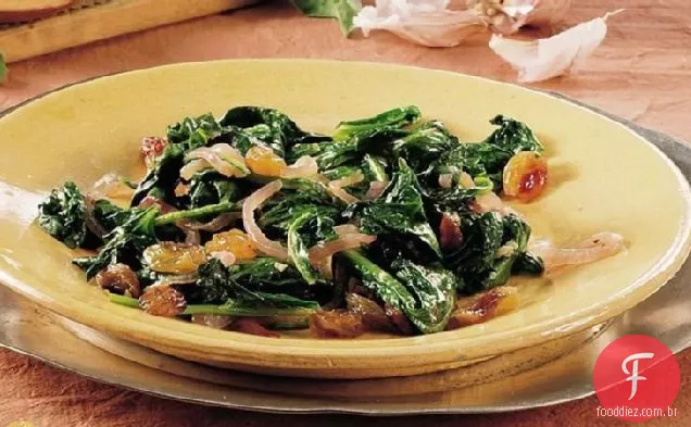 Verdes com alho e passas (Saag)