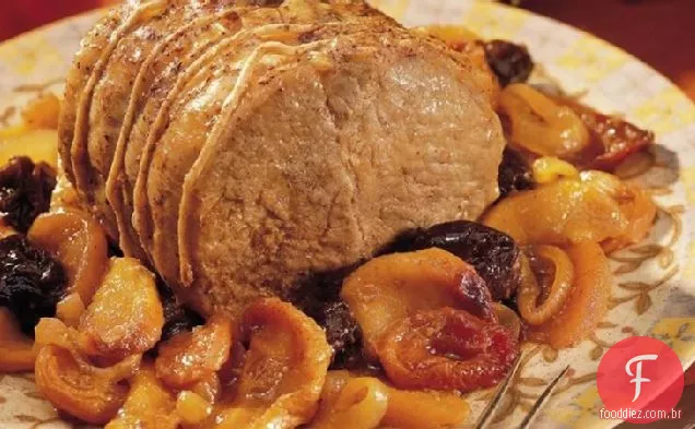 Carne de porco assada em fogão lento com frutas