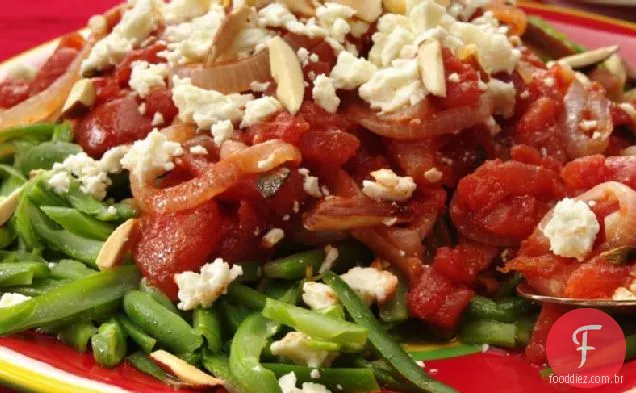 Feijão verde com tomate e queijo Feta