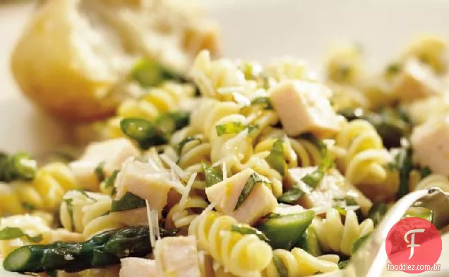 Frango Com Manjericão E Limão-Salada De Macarrão