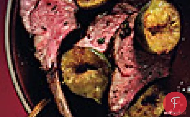 Costeletas de cordeiro com ervas frescas e figos assados