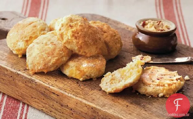 Biscoitos de queijo com manteiga de Chipotle