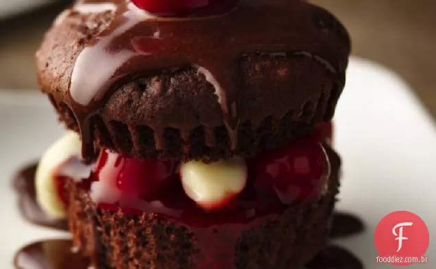 Chocolate Cereja Cupcakes