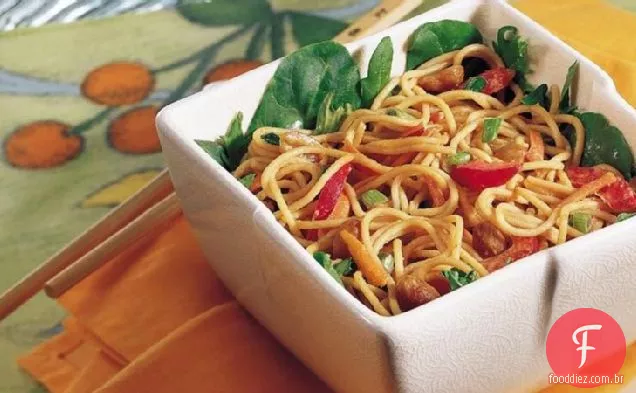 Salada De Macarrão De Amendoim