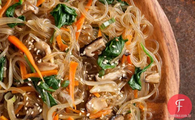 Japchae (Macarrão Coreano De Batata Doce Frito)