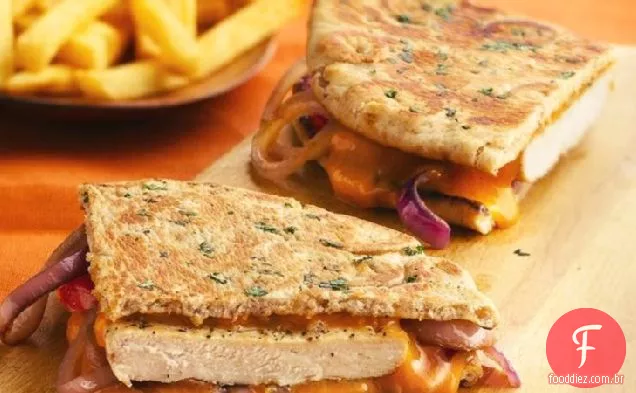 Herbed frango e queijo Panini