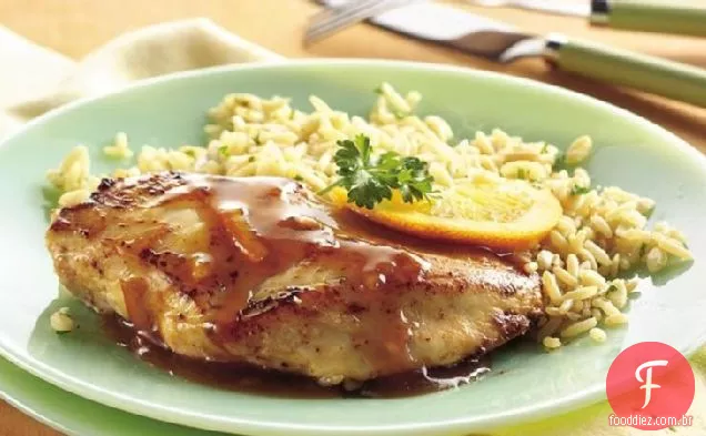 Peitos de frango com esmalte laranja