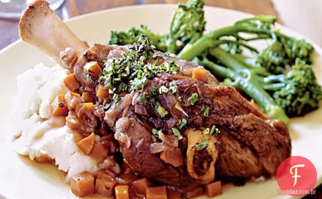 Shanks de cordeiro refogado com salsa-hortelã Gremolata