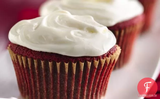 Cupcakes de veludo vermelho com cobertura de Creme De Manteiga de Marshmallow