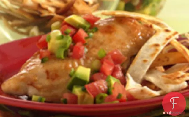 Frango grelhado balsâmico com molho de tomate fresco