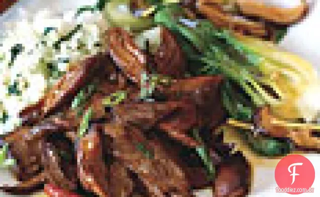 Cordeiro de cinco especiarias duas vezes cozido com Chiles vermelhos