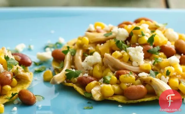 Tostadas de frango e milho com Salsa Verde