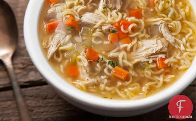 Sopa Fácil De Macarrão De Frango