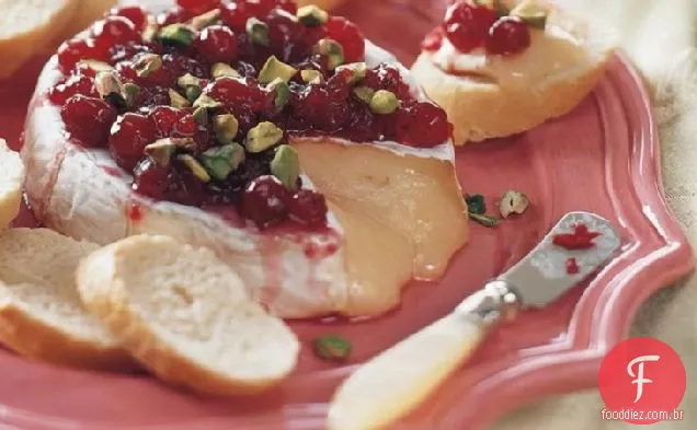 Brie com Cranberries e pistache