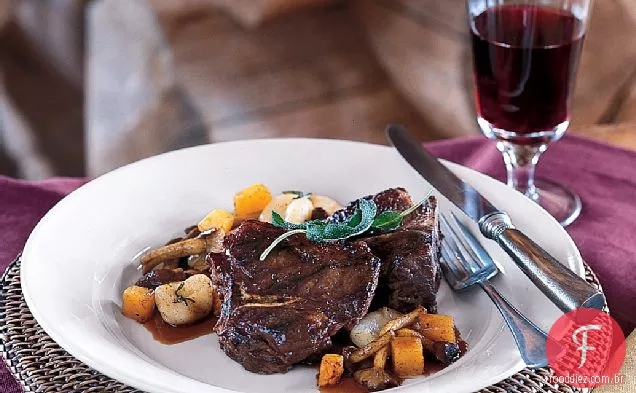 Costeletas de cordeiro grelhadas com molho de Vinho Tinto