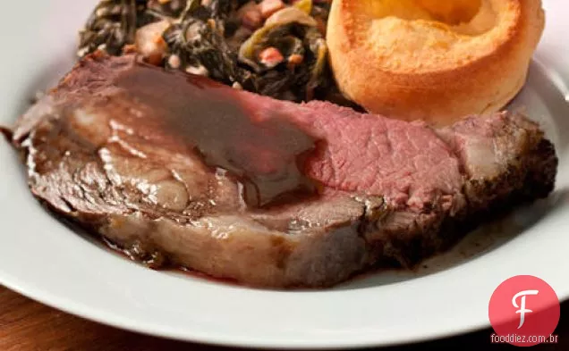Rábano-costela de ervas assada com molho de vinho tinto com cogumelos