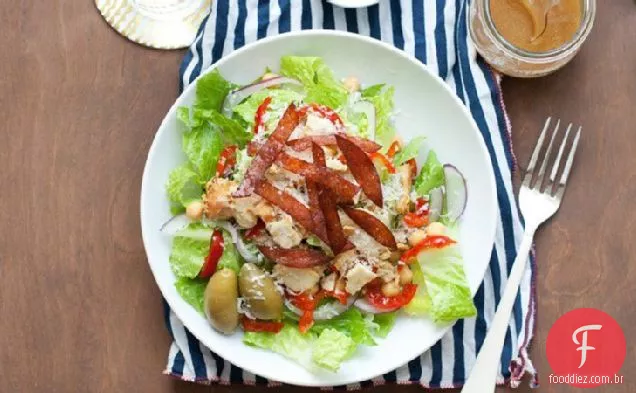 Salada italiana crocante com batatas fritas e croutons Pita