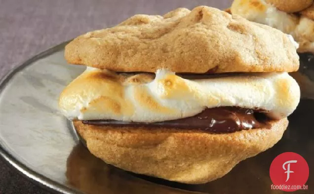 Canela-Pecan Cookie s'mores