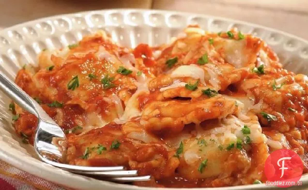 Caçarola De Ravioli De Queijo De Fogão Lento