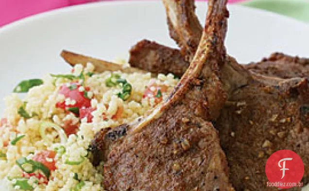 Costeletas de cordeiro grelhadas com especiarias