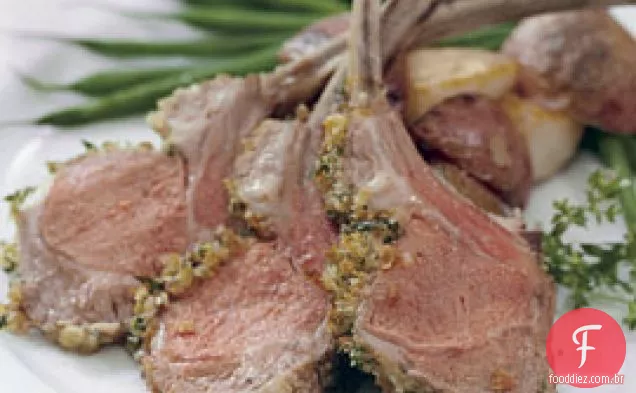 Rack de cordeiro com crosta de ervas