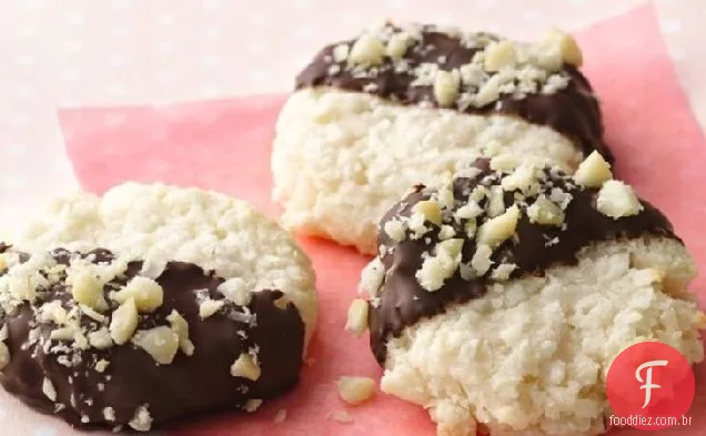 Macaroons de coco preto e branco