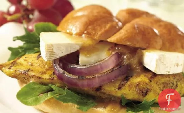 Frango grelhado, Chutney e Brie sanduíches