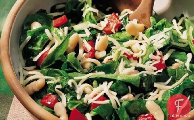 Salada quente de feijão e espinafre