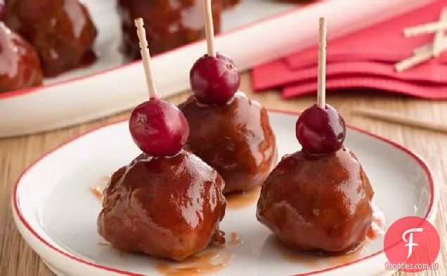 Almôndegas De Aperitivo Com Vidro De Cranberry