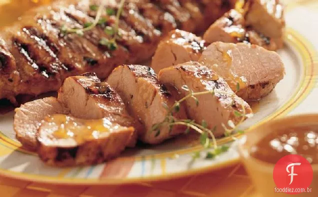 Lombo de porco grelhado com pêssego e mostarda