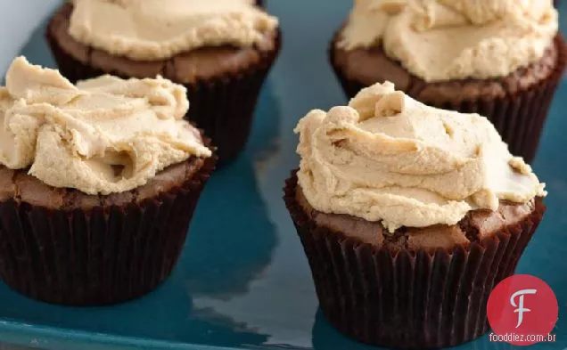 Brownie Cupcakes com cobertura de Manteiga De Amendoim