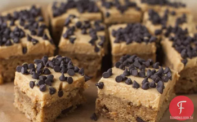 Betty Crocker Reese's ® Manteiga De Amendoim & Chocolate Chunk snack Cakes com cobertura de Manteiga De Amendoim
