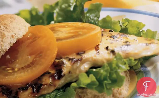 Sanduíches De Frango Com Mostarda E Mel Grelhados