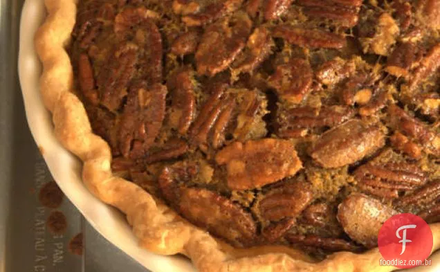 Melissa Clark's Spiced Maple Pecan Pie com anis estrelado