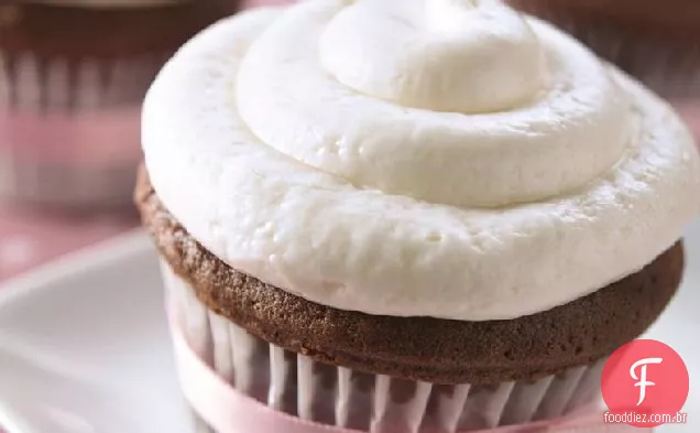 Cupcakes de Chocolate com cobertura de trufas brancas