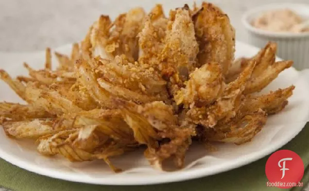 Cebola sem glúten Chex® Blooming com Bacon Chipotle Dip