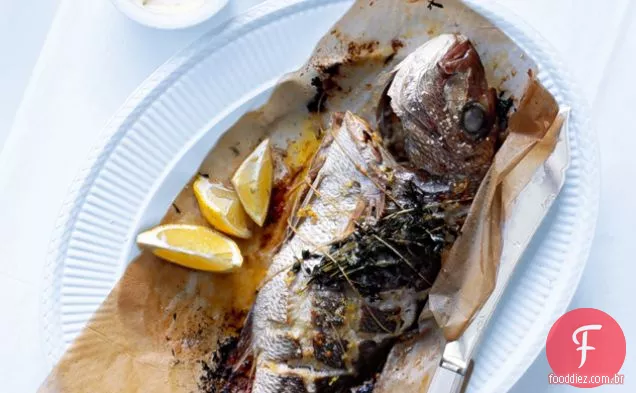 Peixe Assado Inteiro Com Sal De Limão E Aioli