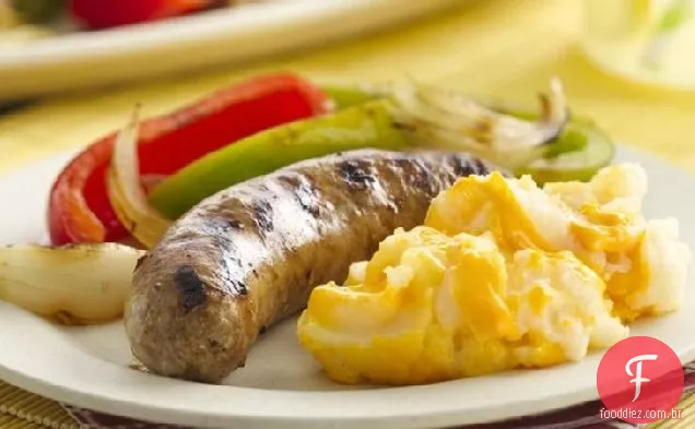 Linguiça grelhada e pimentão com batata Cheddar
