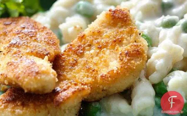 Frango parmesão crocante com massa cremosa de couve-flor