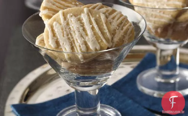 Biscoitos De Cocktail De Especiarias Com Vidro De Rum