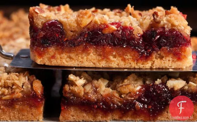 Cranberry Shortbread Bars com amêndoa Streusel