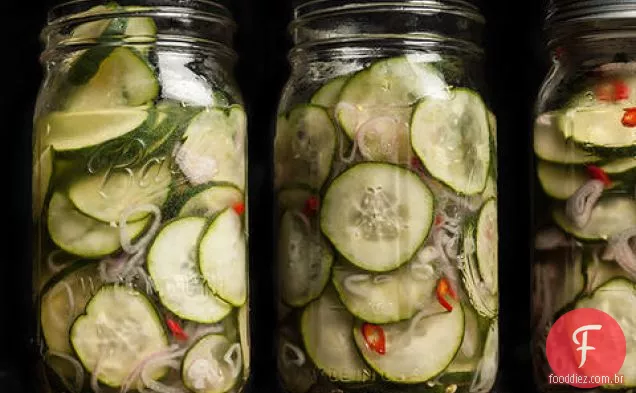 Picles de pepino picante (Ah-jaht)
