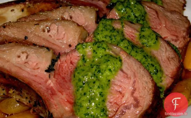 Cremalheira pastosa de cordeiro com hortelã-vinagrete de chalota