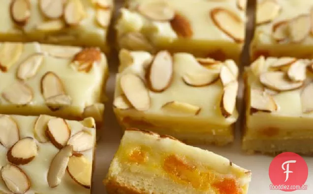 Barras de decadência de amêndoa, damasco e chocolate branco