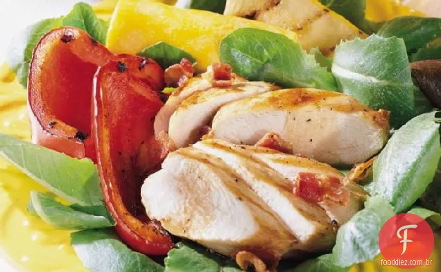 Salada de frango grelhado com vinagrete de Bacon