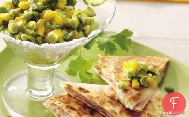 Brie Quesadillas com manga Guacamole