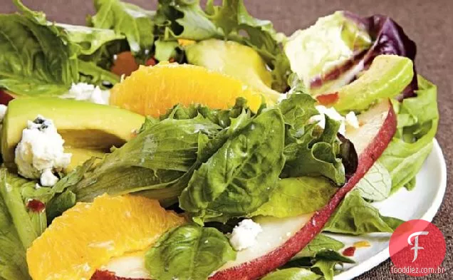 Salada de manjericão e queijo azul